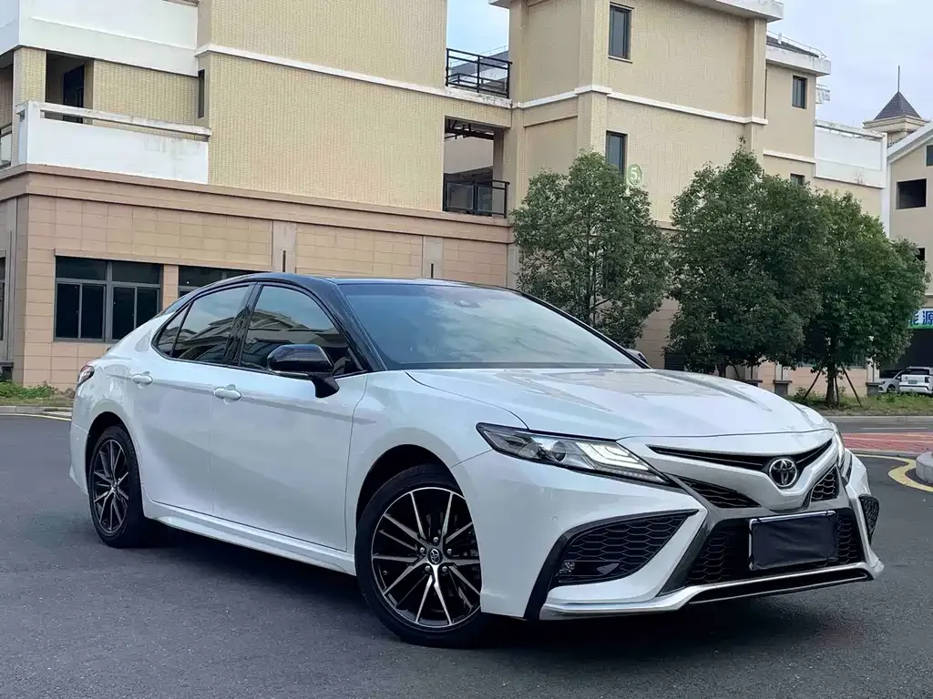 Toyota Camry — фото 6