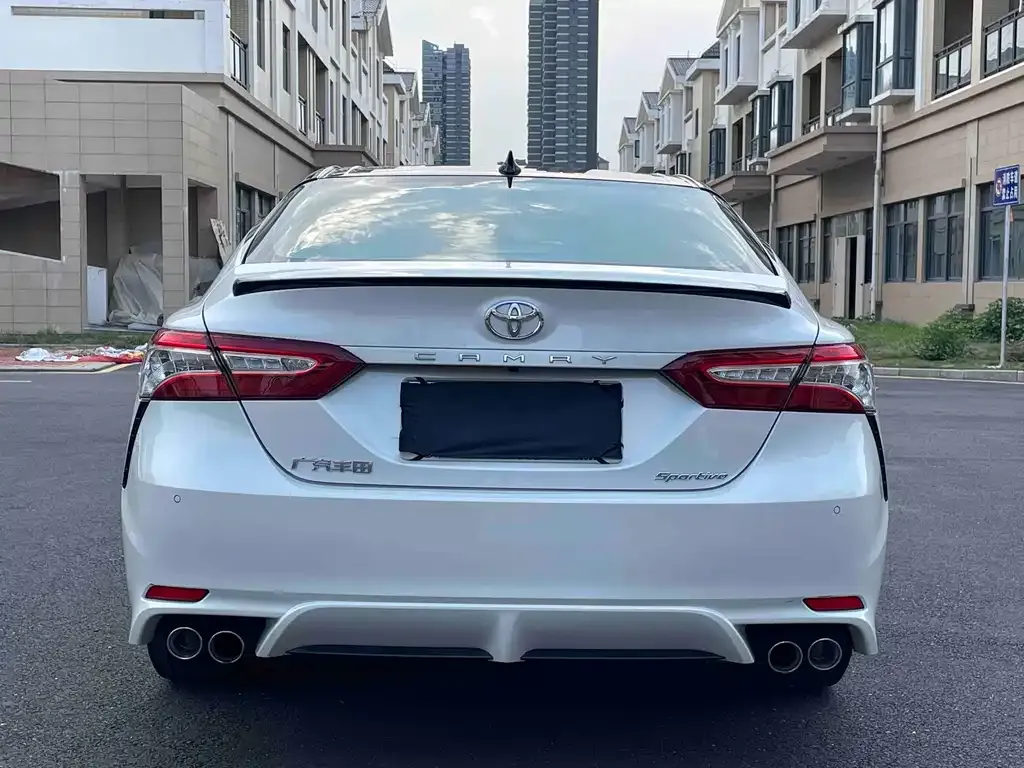 Toyota Camry — фото 3