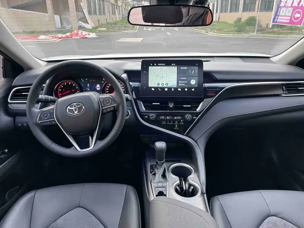 Toyota Camry — фото 9