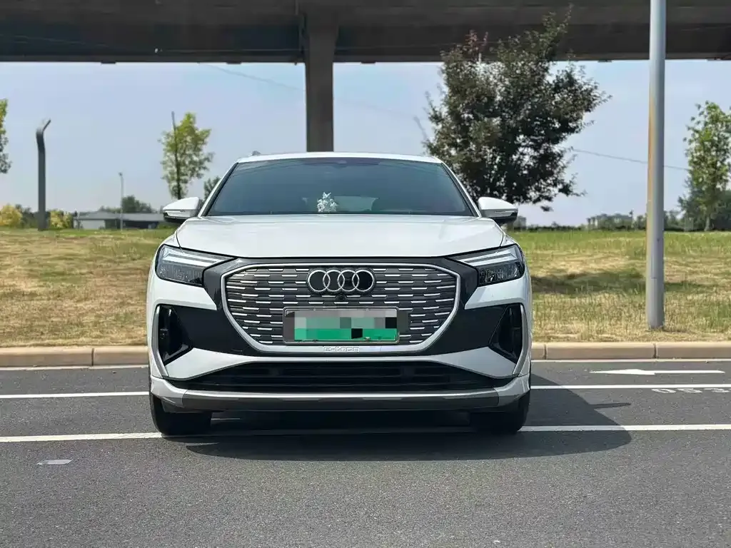 Audi Q4 e-tron — фото 7