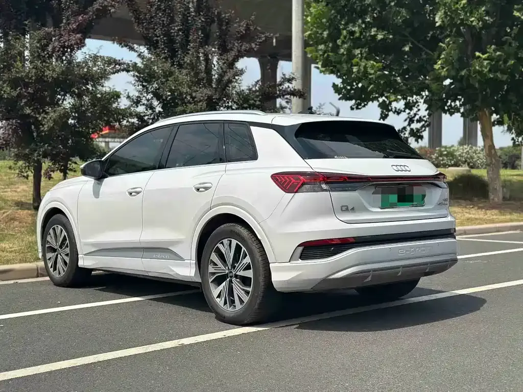 Audi Q4 e-tron — фото 6