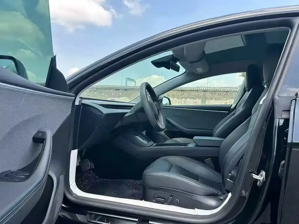 Tesla Model 3 — фото 2