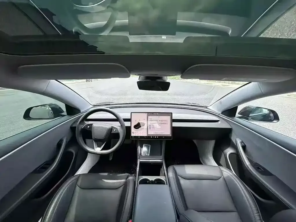 Tesla Model 3 — фото 5