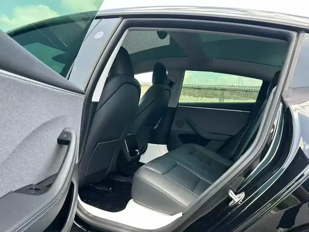 Tesla Model 3 — фото 3