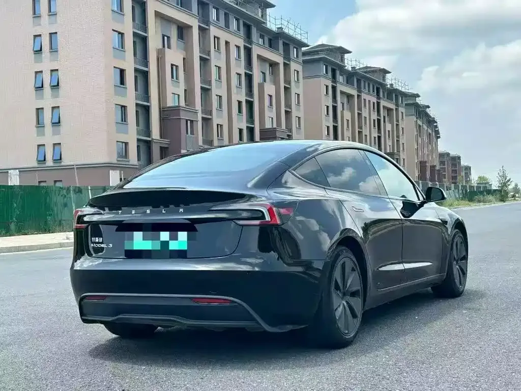 Tesla Model 3 — фото 9