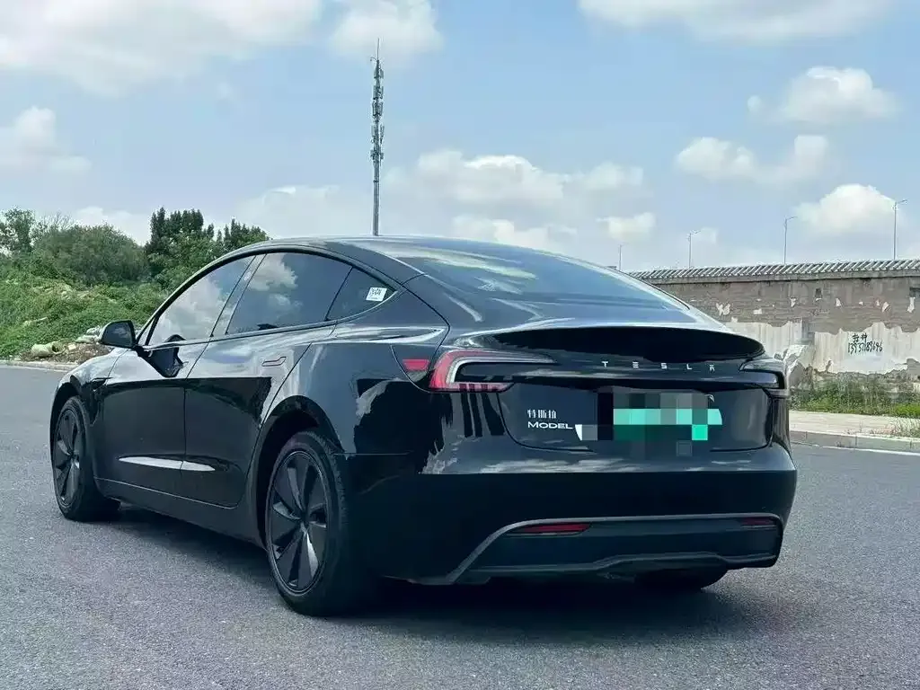 Tesla Model 3 — фото 7