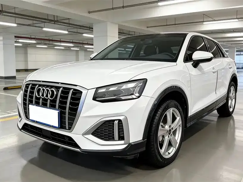 Audi Q2L — фото 1