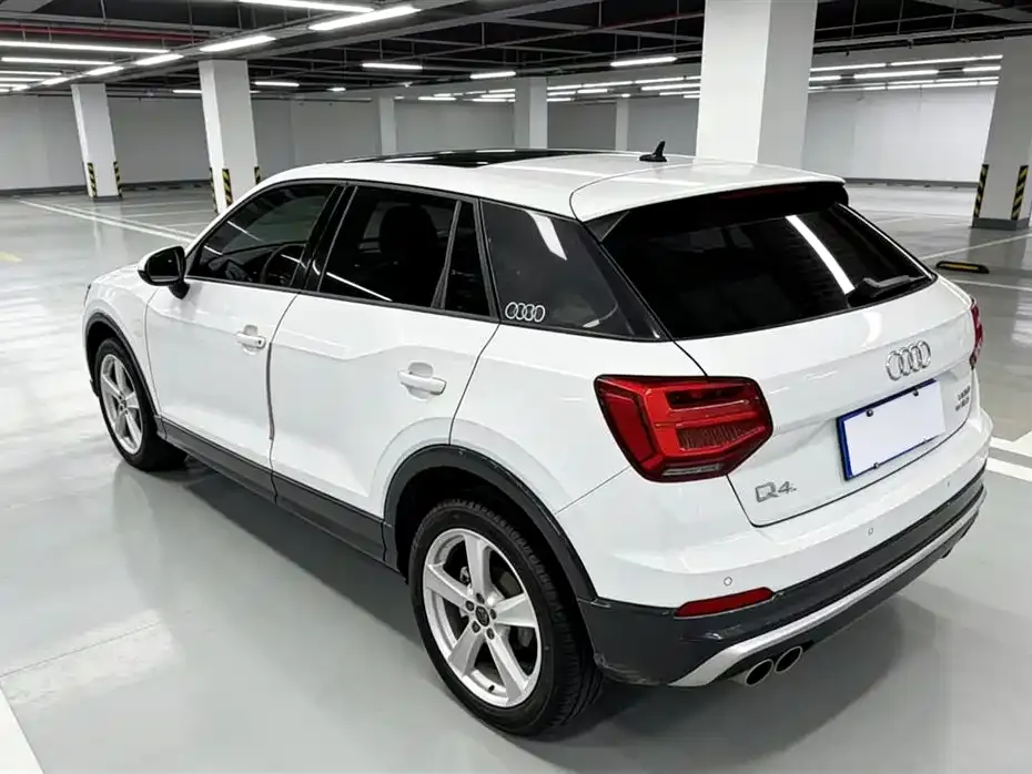 Audi Q2L — фото 5