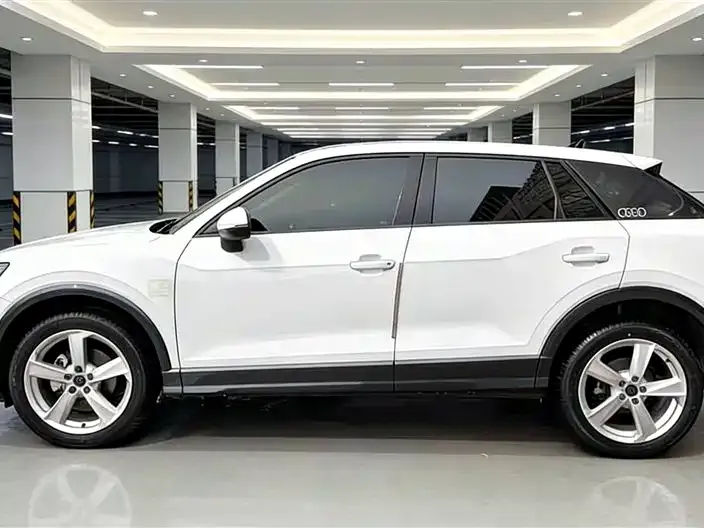 Audi Q2L — фото 3