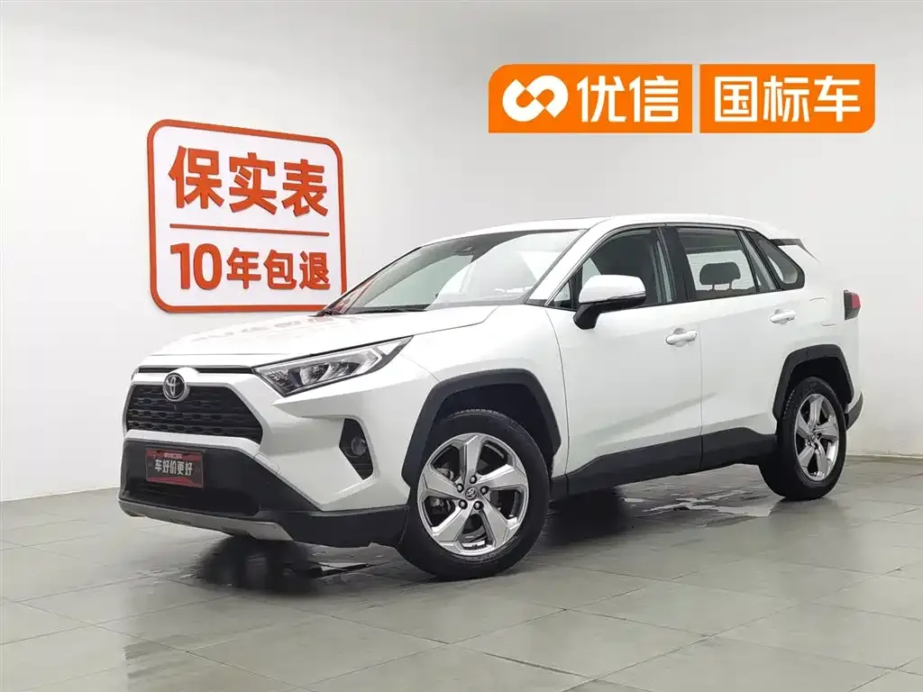 Toyota RAV4 — фото 1