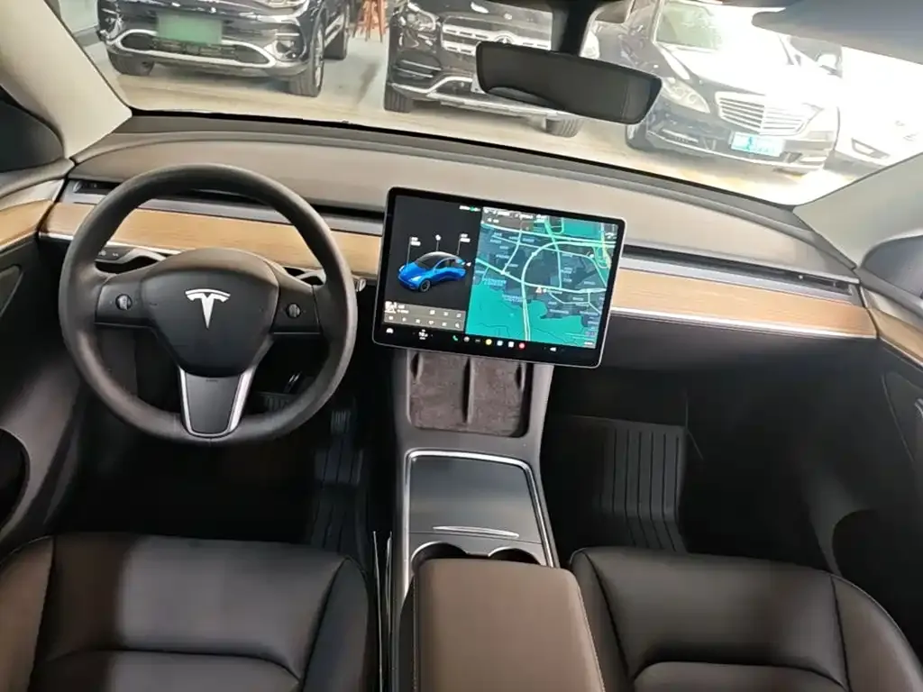 Tesla Model Y — фото 5