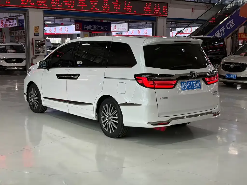 Honda Elysion 2022 из CN, фото 3