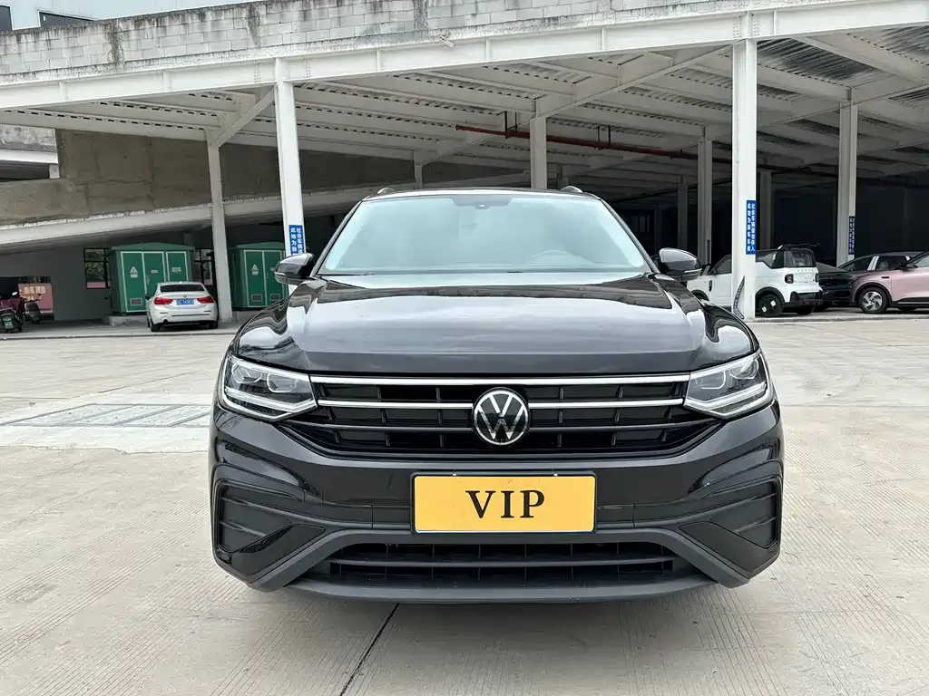 Volkswagen Tiguan L — фото 3