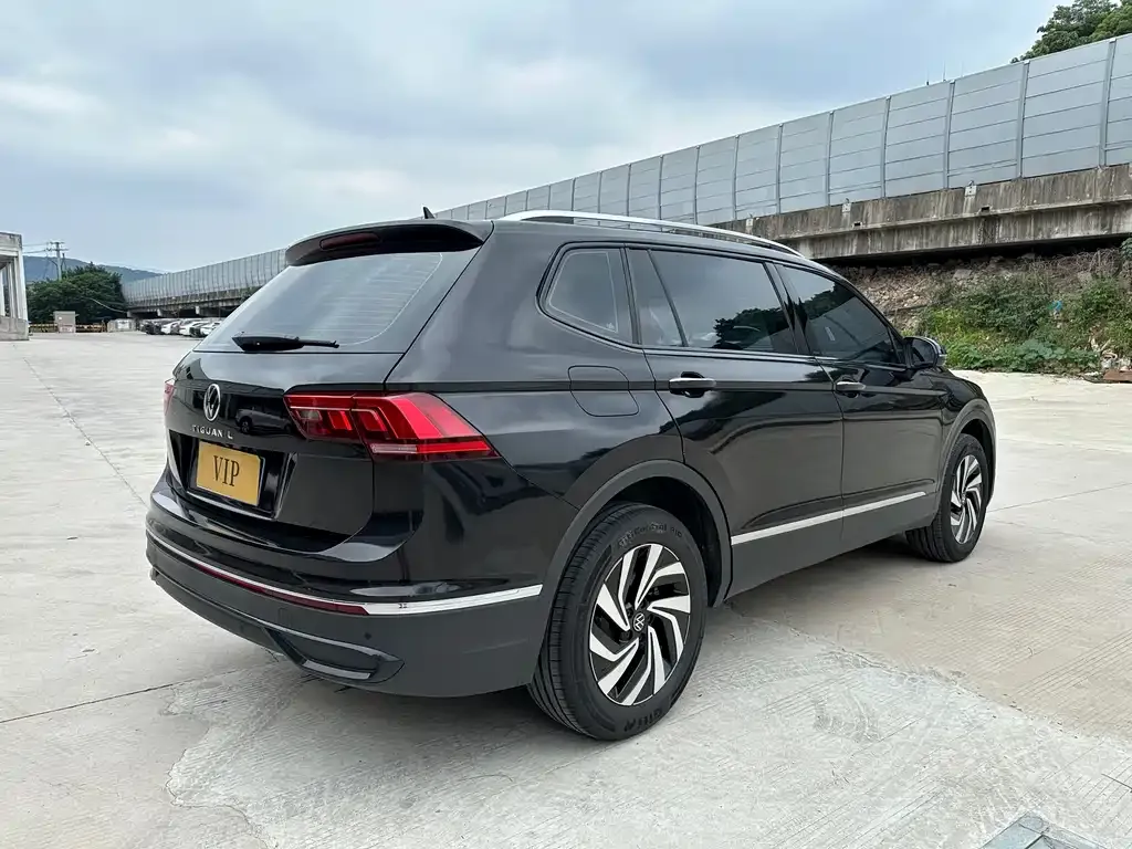 Volkswagen Tiguan L — фото 7