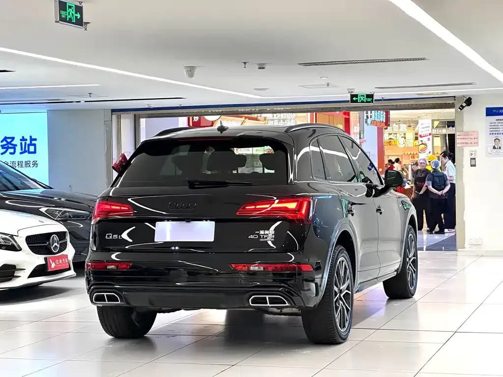 Audi Q5L — фото 5