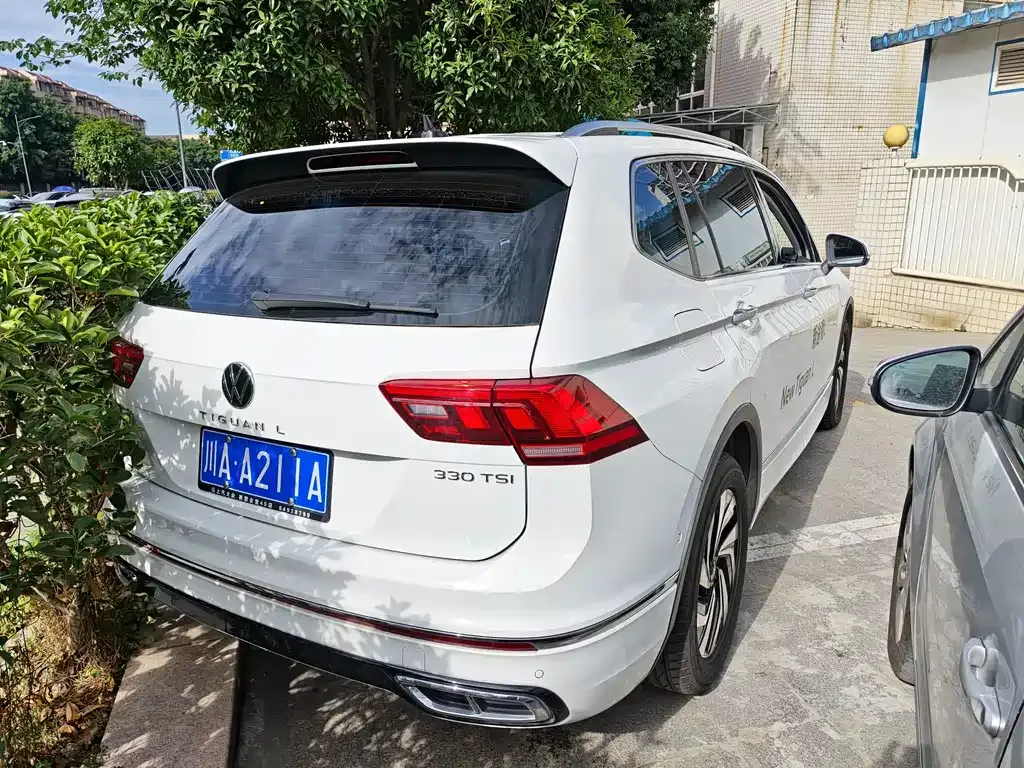 Volkswagen Tiguan L — фото 10