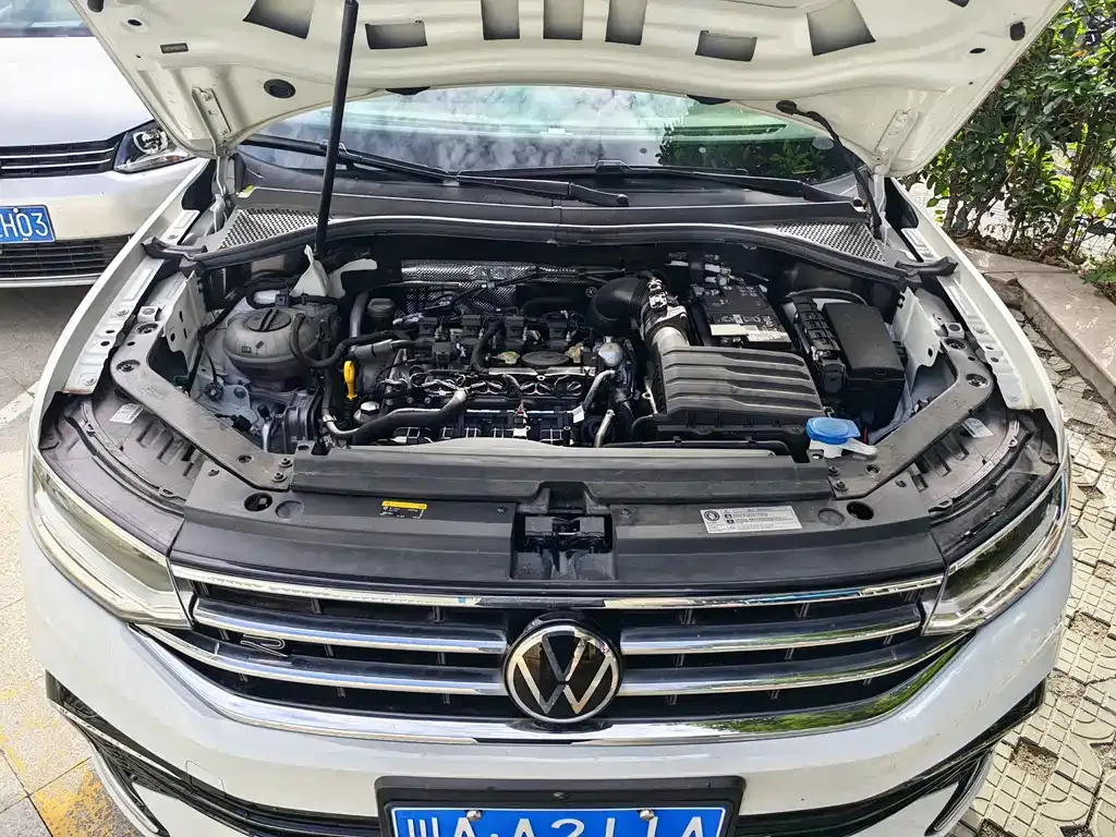 Volkswagen Tiguan L — фото 9
