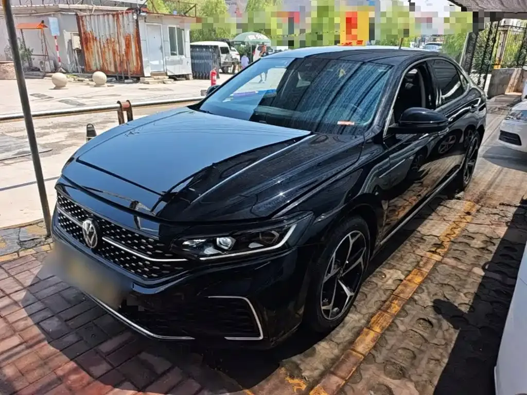 Volkswagen Passat — фото 1