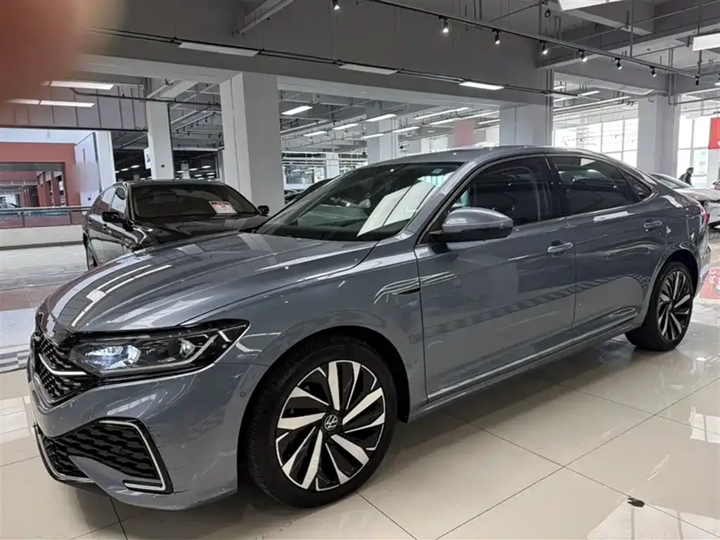 Volkswagen Passat — фото 1