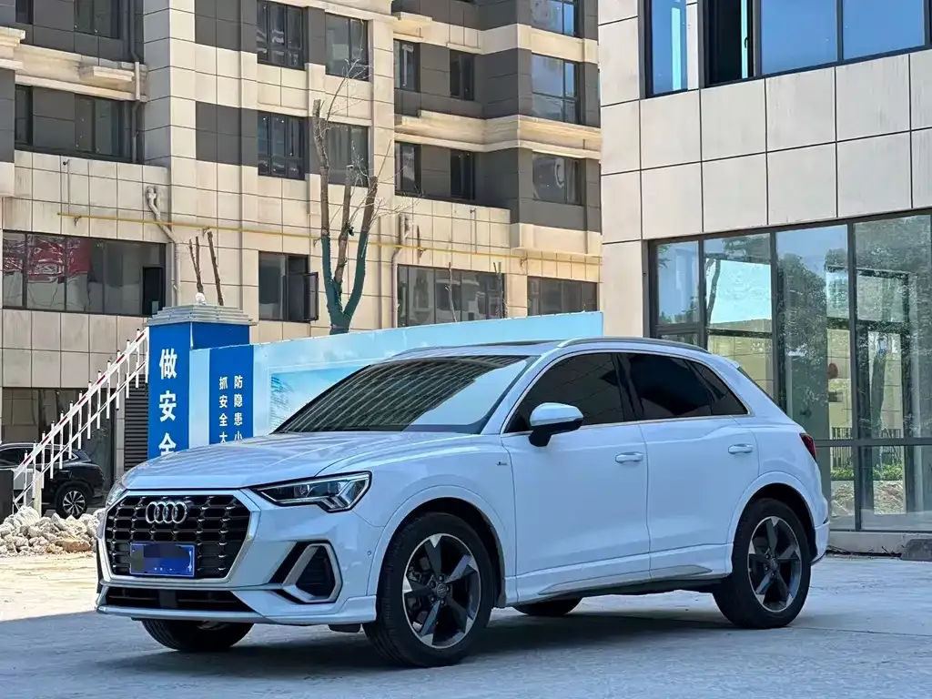 Audi Q3 — фото 1