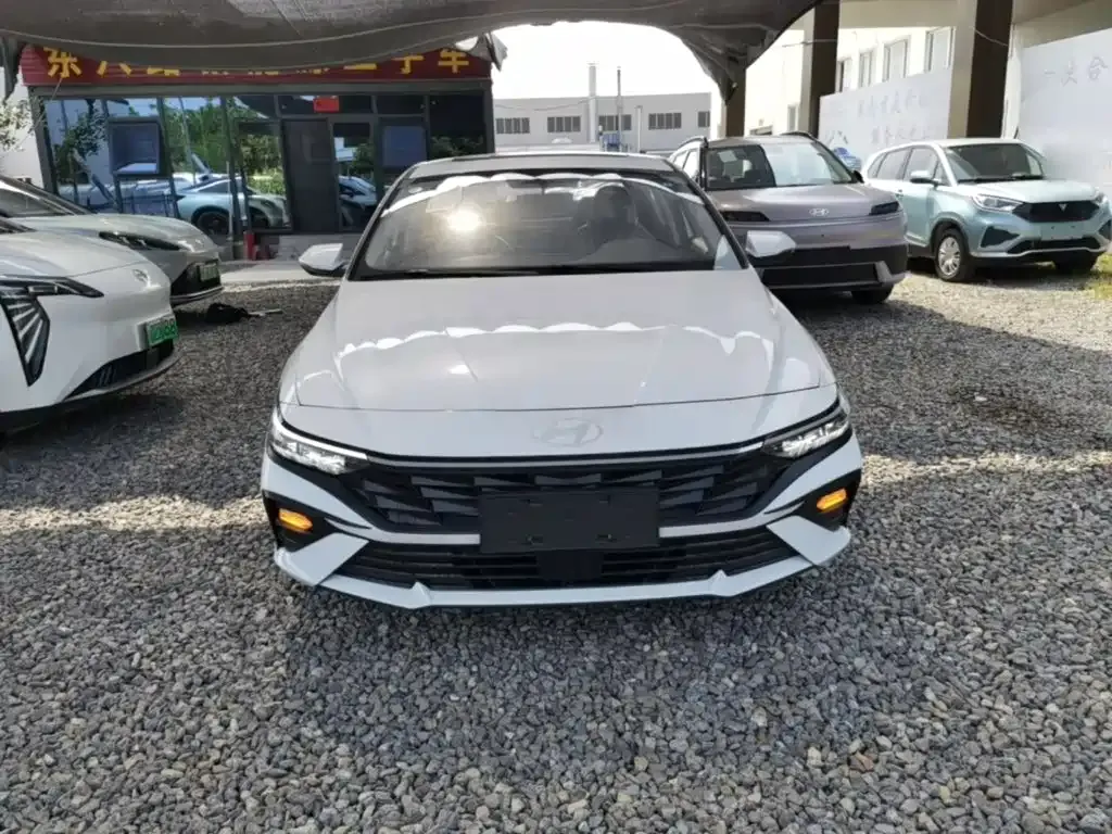 Hyundai Elantra — фото 3
