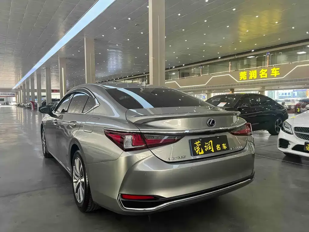 Lexus ES — фото 10