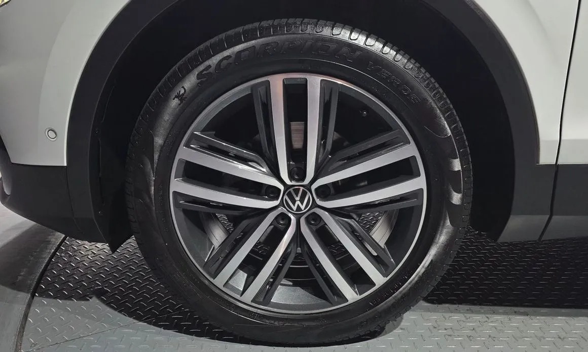 Volkswagen Tiguan — фото 6