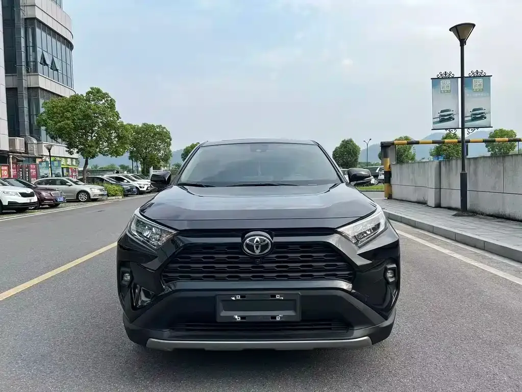 Toyota RAV4 — фото 2