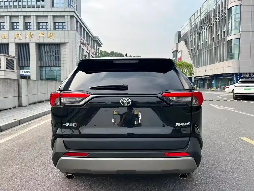 Toyota RAV4 — фото 4