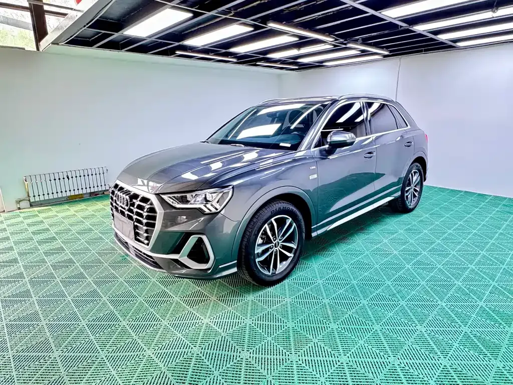 Audi Q3 — фото 1