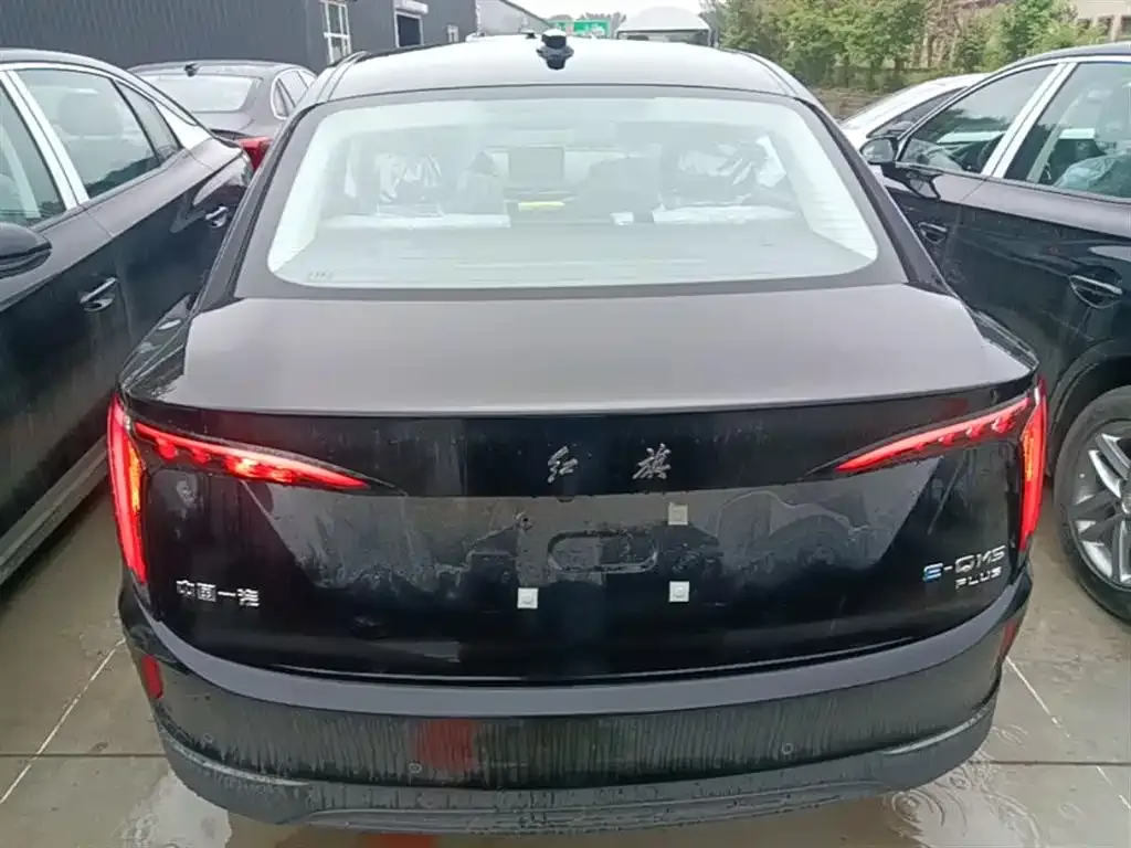Hongqi E-QM5 — фото 10