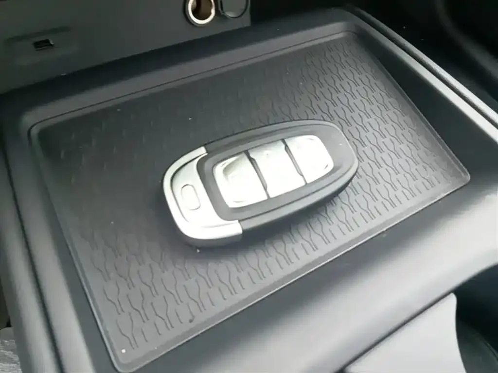 Hongqi E-QM5 — фото 2