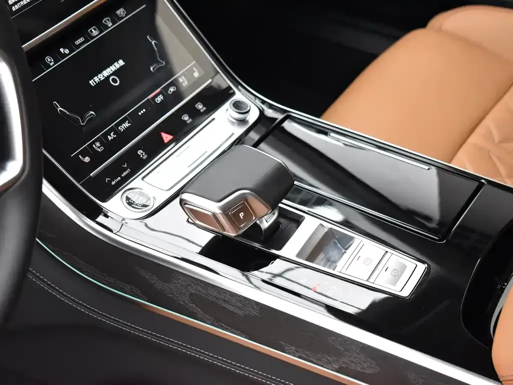 Audi A8 — фото 3
