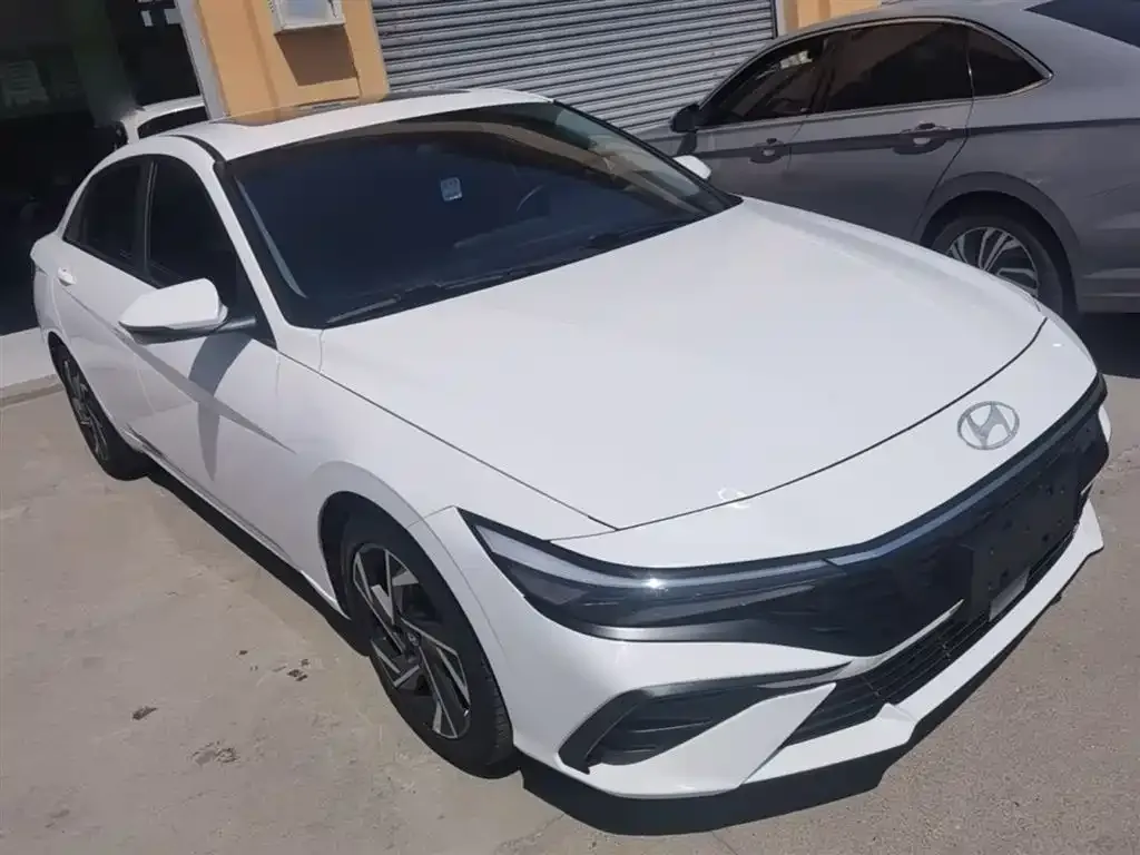 Hyundai Elantra — фото 3