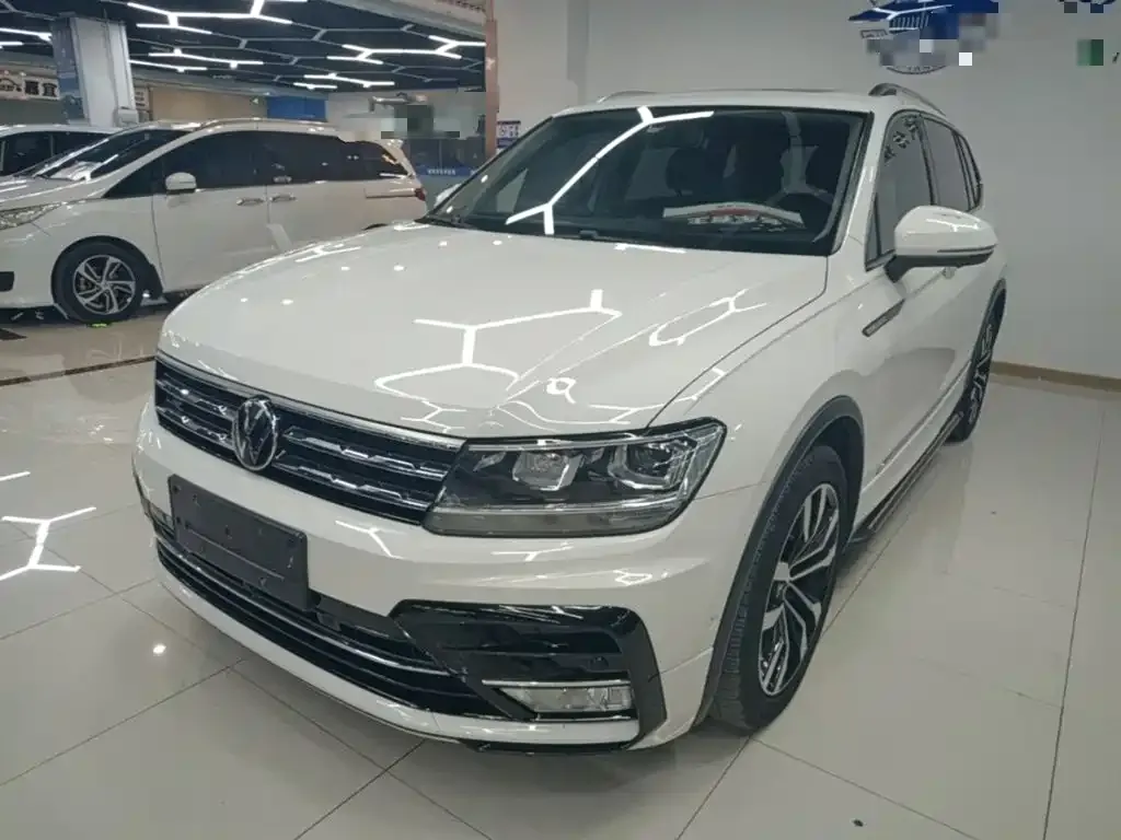Volkswagen Tiguan L — фото 9