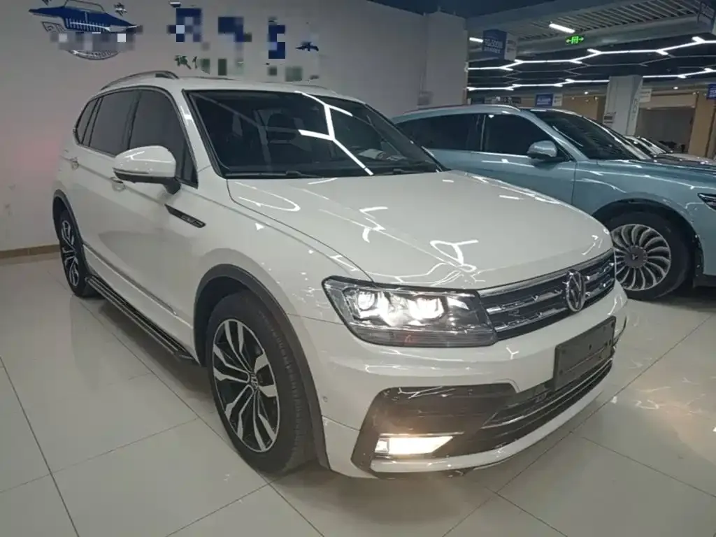 Volkswagen Tiguan L — фото 10
