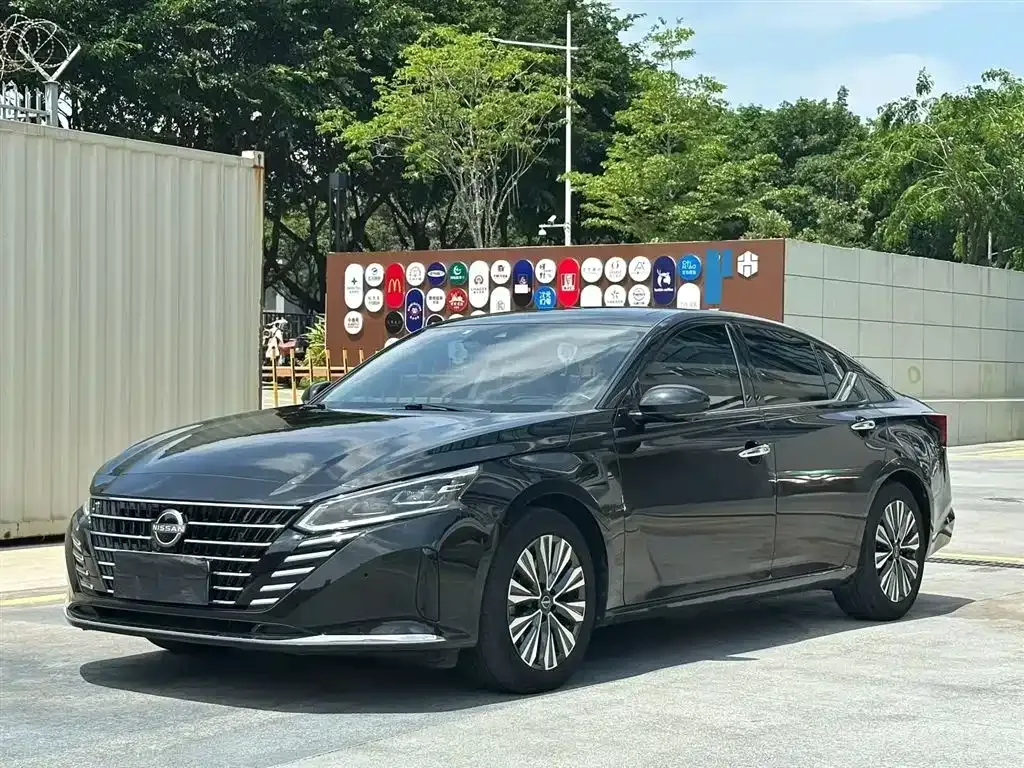 Nissan Teana — фото 1