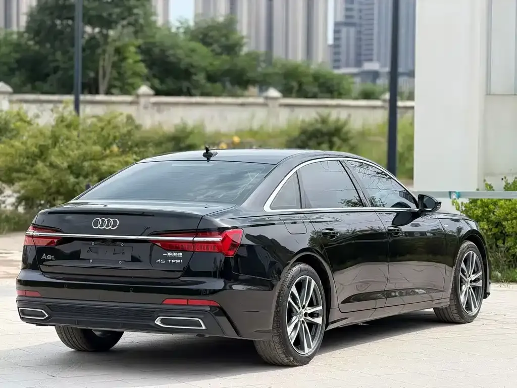 Audi A6L — фото 8