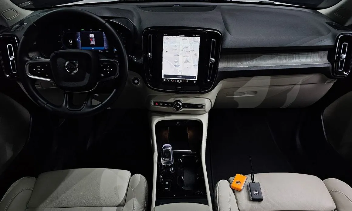 Volvo XC40 2023 из KR, фото 8