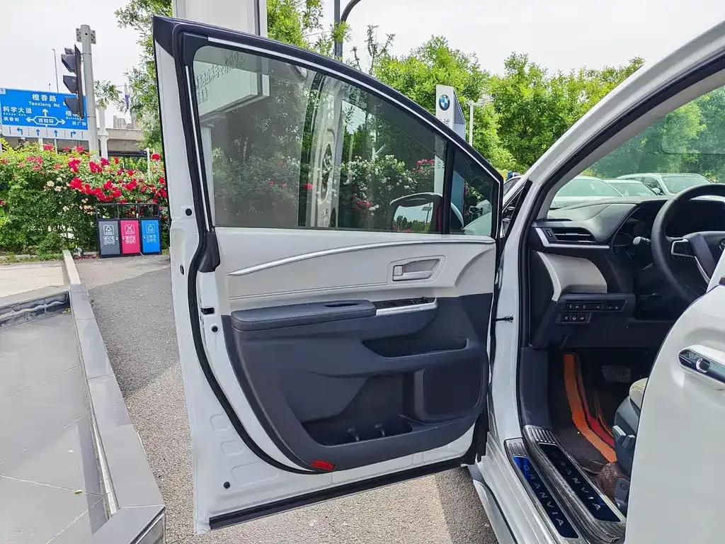 Toyota Granvia 2024 из CN, фото 7