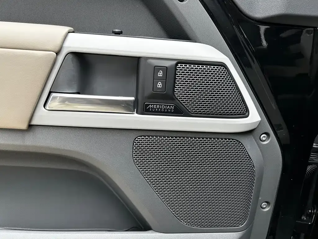 Land Rover Defender — фото 10