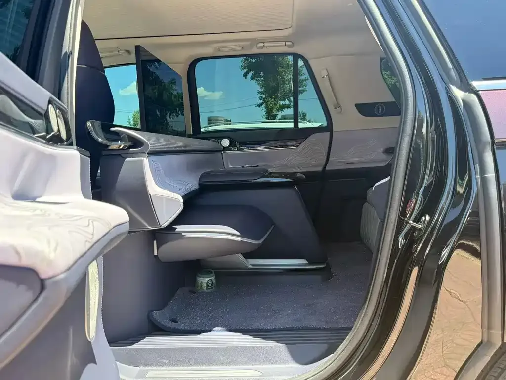 Lincoln Navigator One 2024 из CN, фото 7