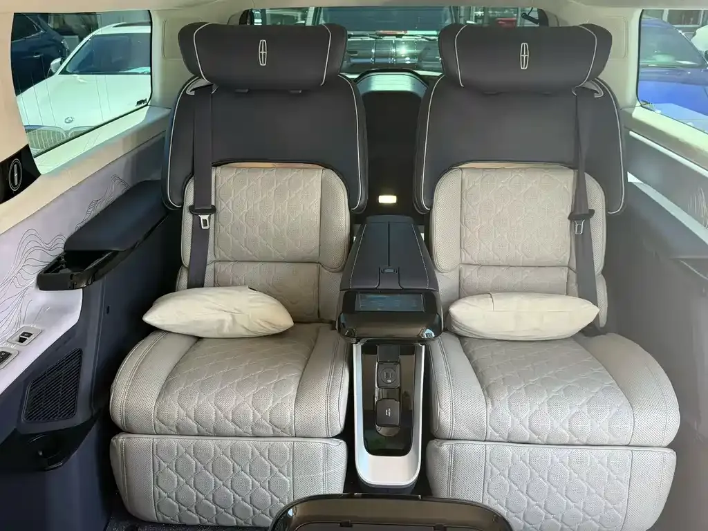Lincoln Navigator One 2024 из CN, фото 3