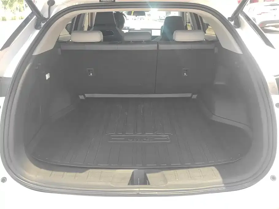 Changan UNI-Z New Energy 2024 из CN, фото 2