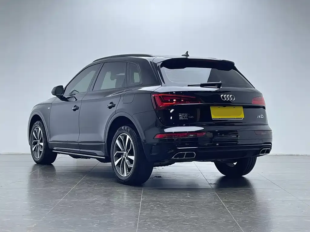 Audi Q5L — фото 6
