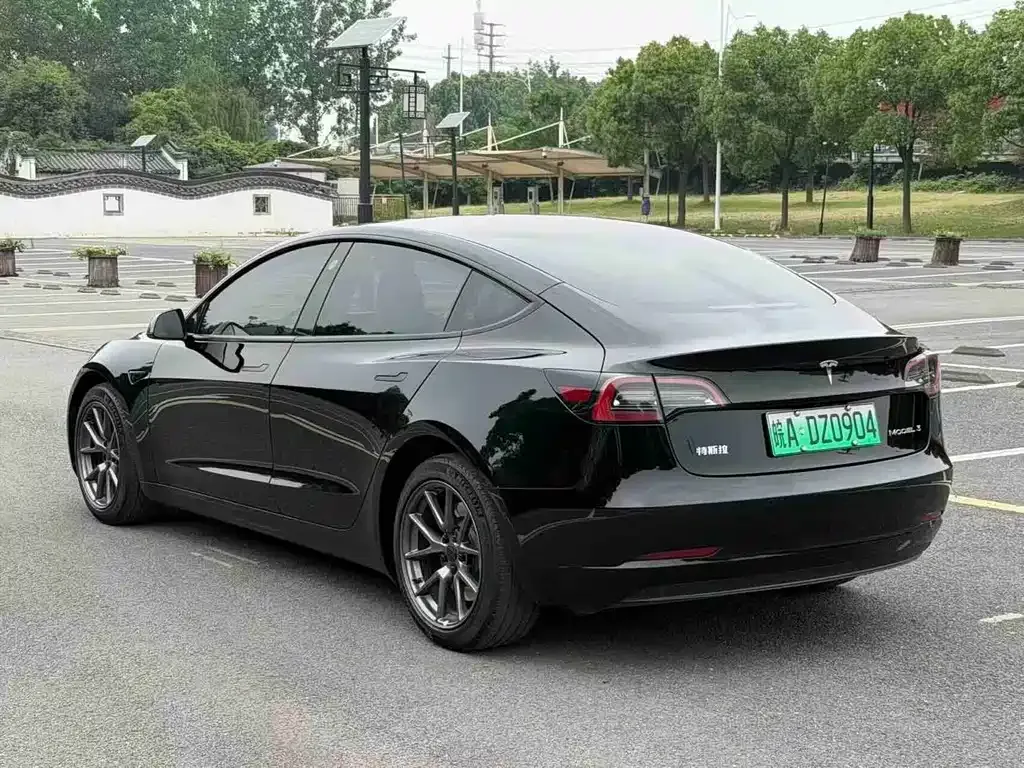 Tesla Model 3 — фото 8