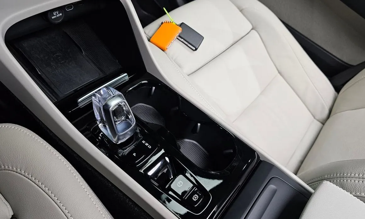 Volvo XC40 2023 из KR, фото 8