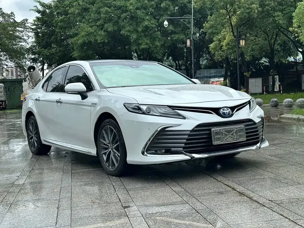 Toyota Camry — фото 8