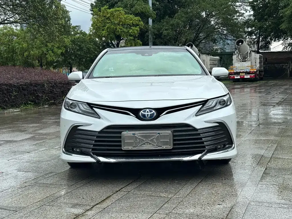 Toyota Camry — фото 9