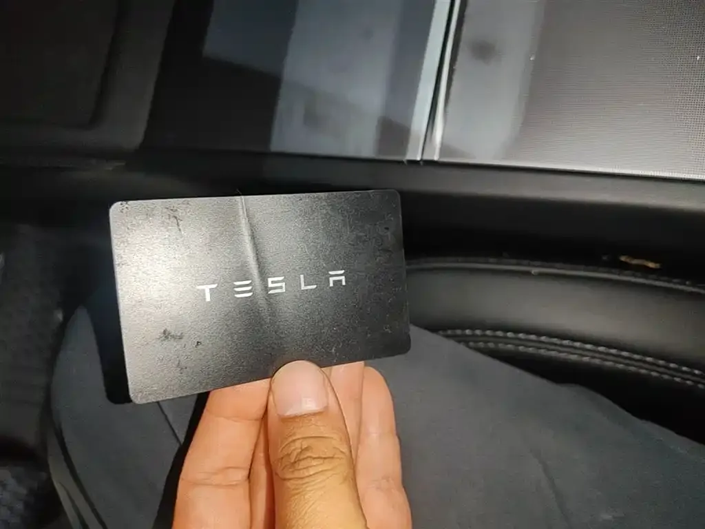 Tesla Model 3 — фото 3